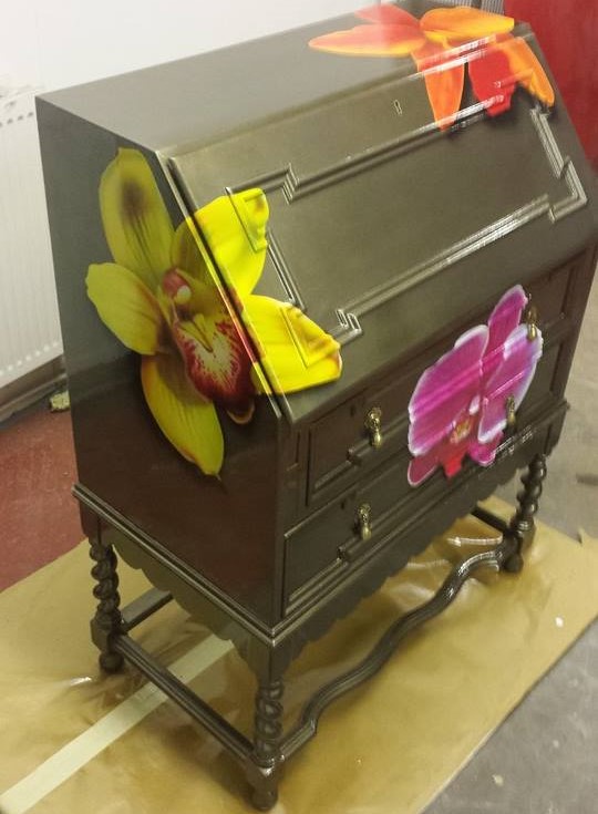 Airbrushed Painting of a Flower Writing Desk with a flower arrangement